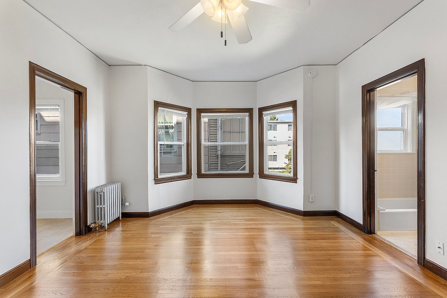 365 Hanover Ave Oakland, CA 94606 photo 2