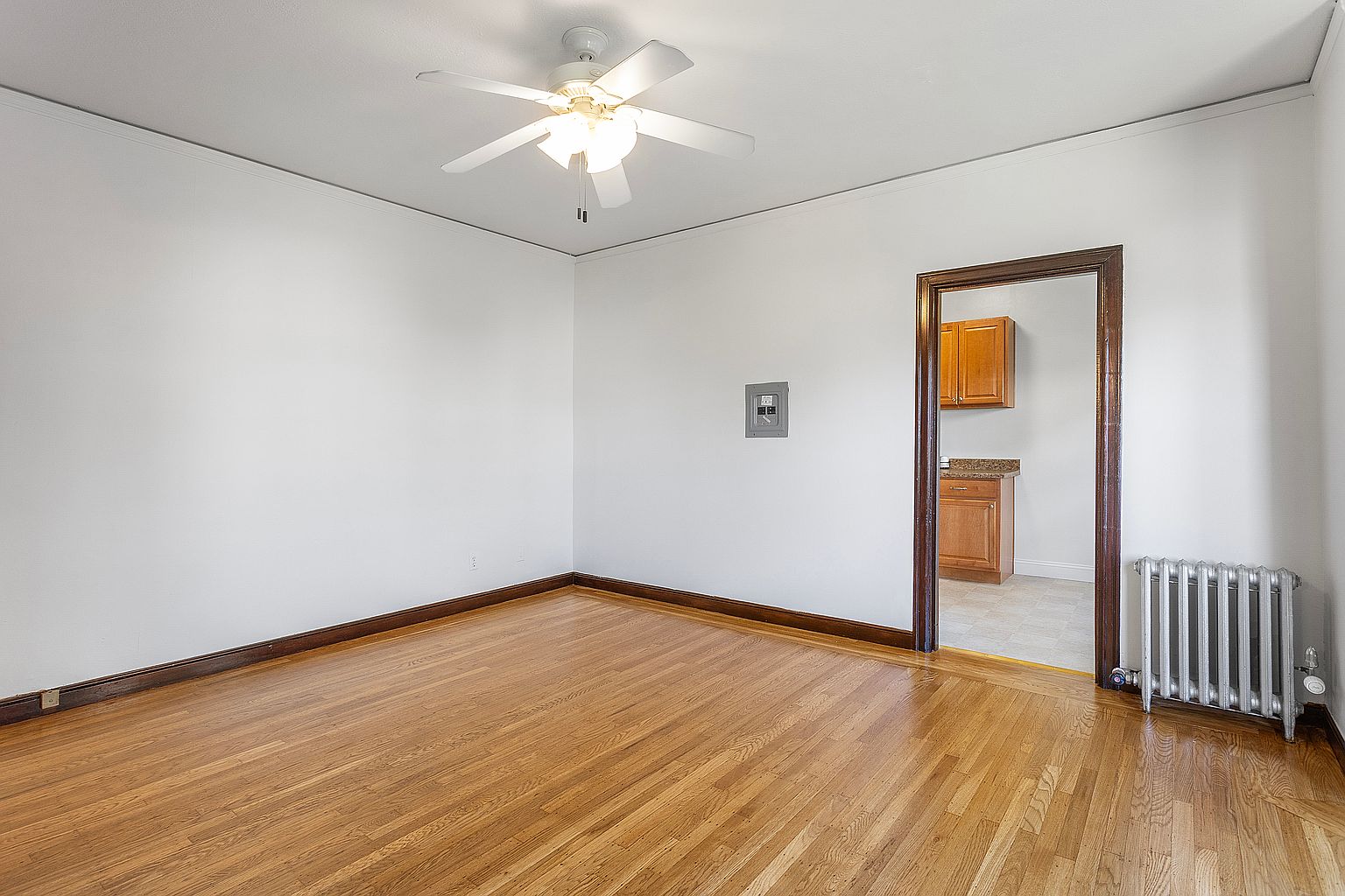 365 Hanover Ave Oakland, CA 94606 photo 4