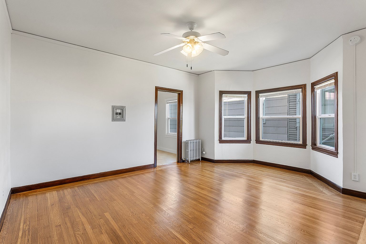 365 Hanover Ave Oakland, CA 94606 photo 3