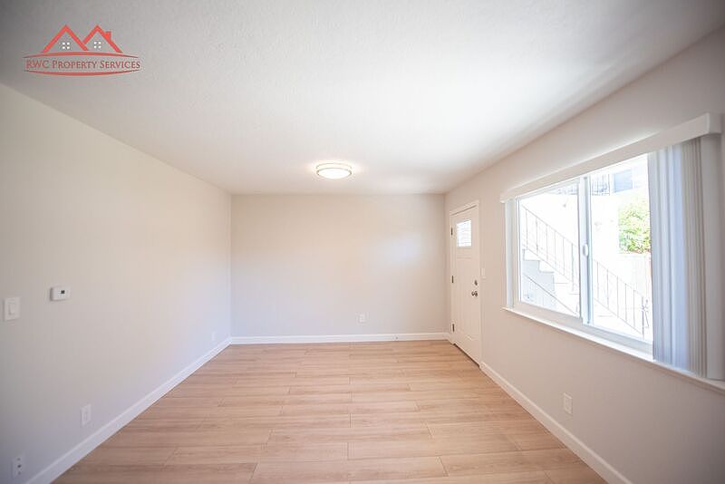229 Greendale Way photo 5