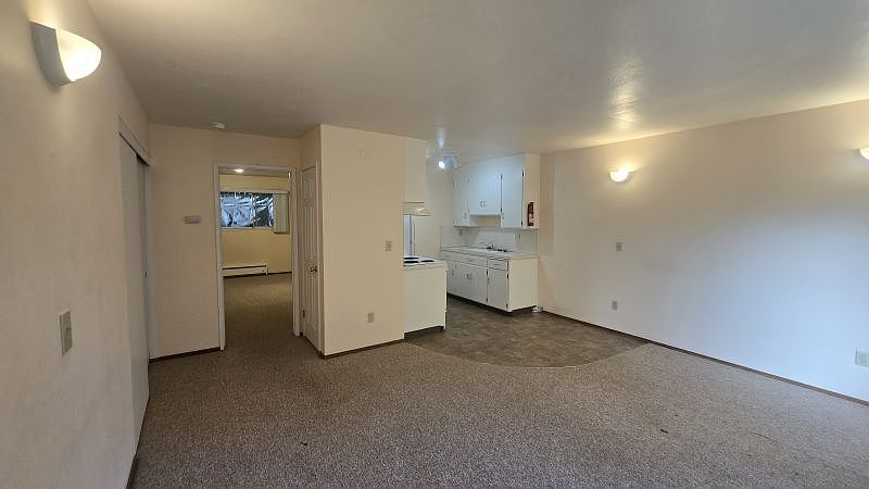 320 Center St photo 3