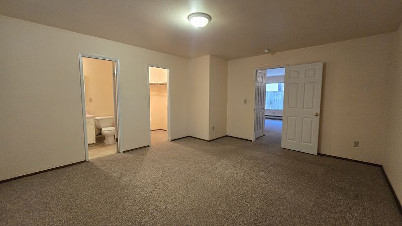 320 Center St photo 2