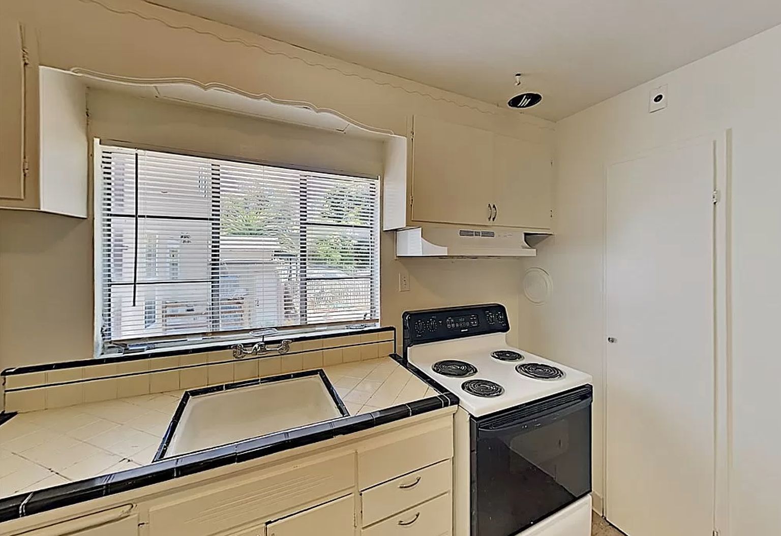 68th Avenue - 3327-B photo 5