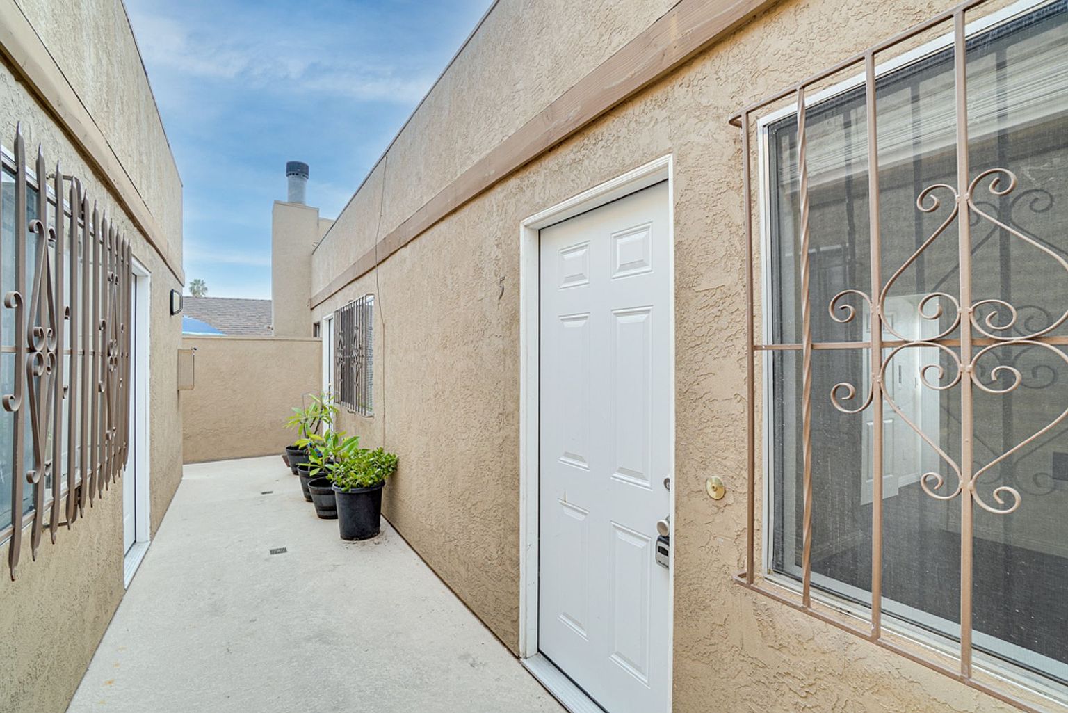 1 beds  1.0 baths photo 4