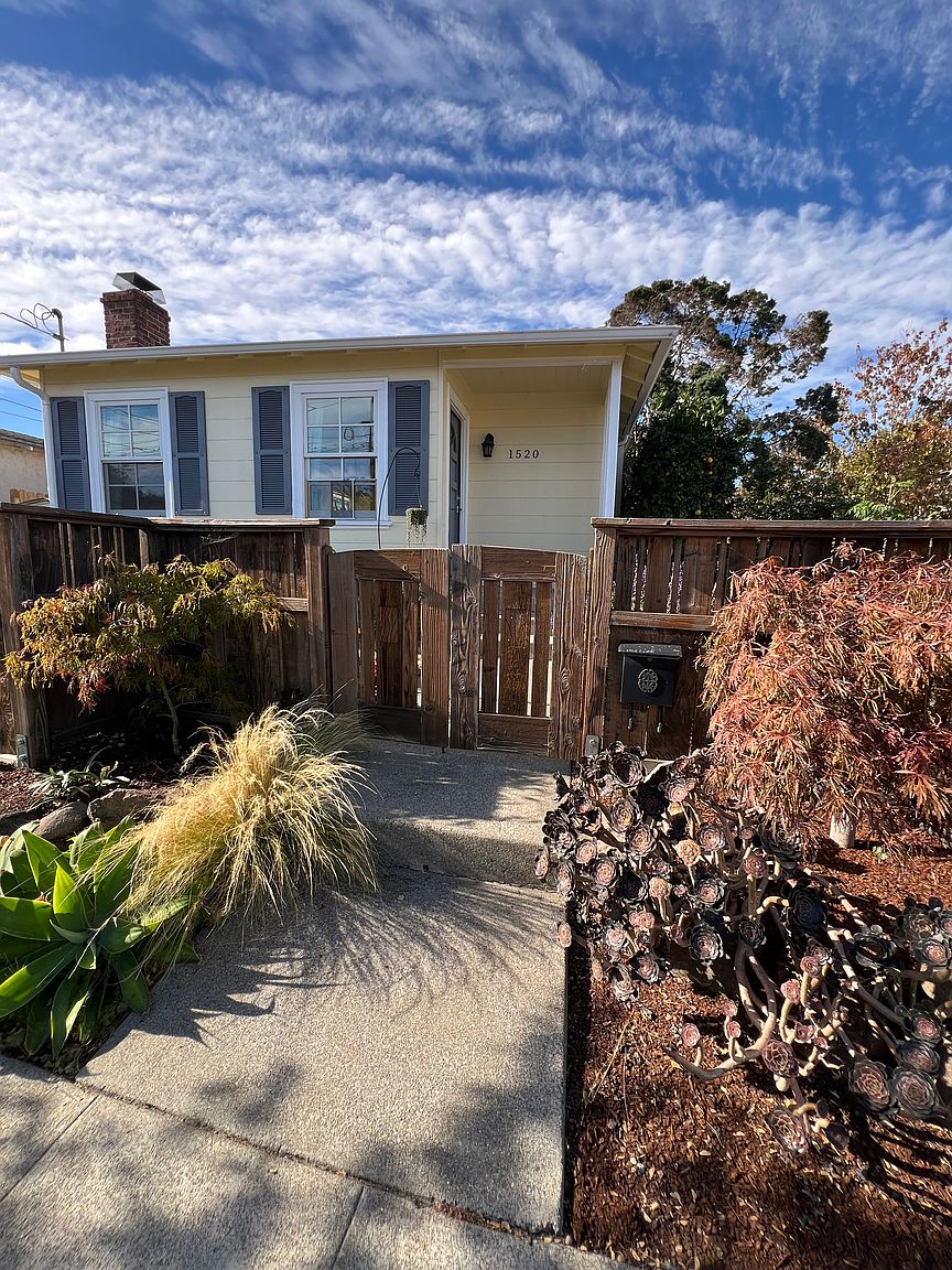 1BR/1BA Townhouse on Cornell Ave · Berkeley