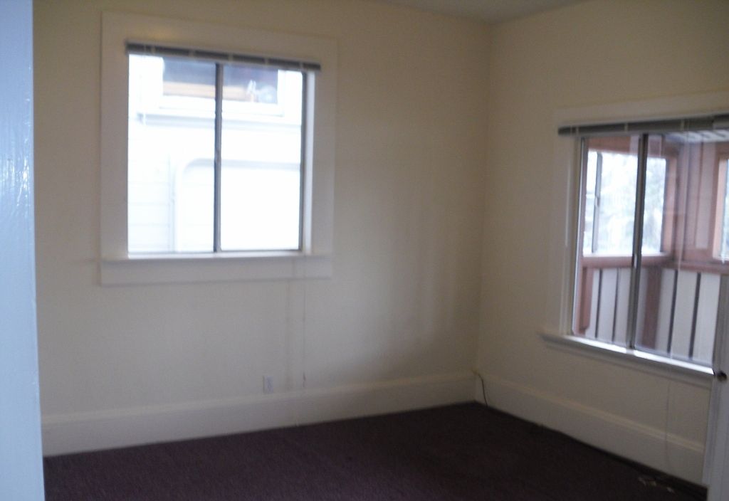 252 Wayne Ave photo 4