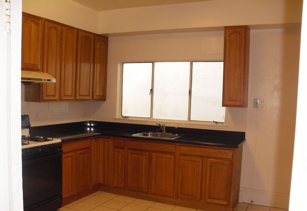 252 Wayne Ave photo 2