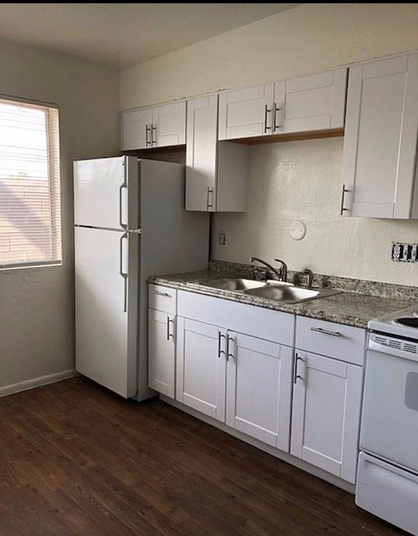 2 beds  1.0 baths (661 sqft) photo 3