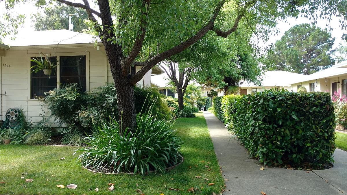 Duplexs on 14th St · Santa Rosa photo 3