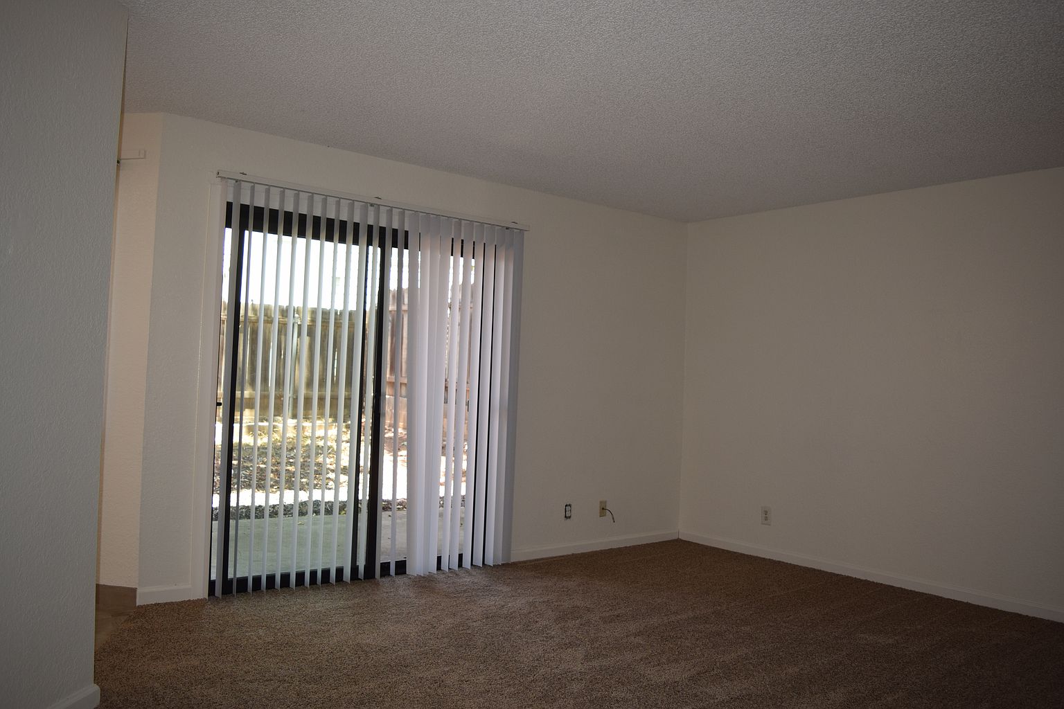 210 W Vermont Ave photo 4