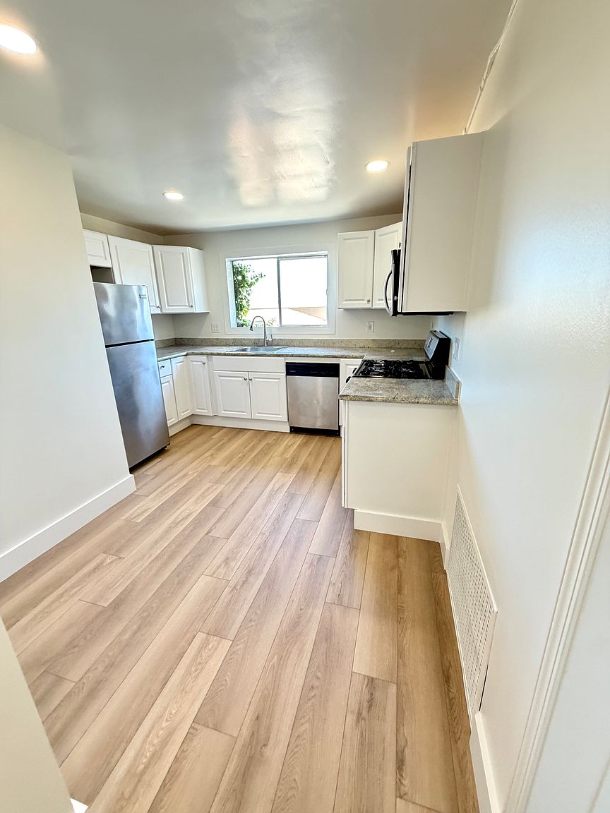 Apartments on Clayton St · San Francisco photo 3