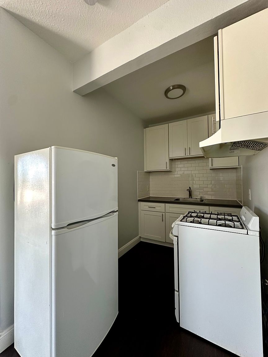 1820 5th Ave photo 4