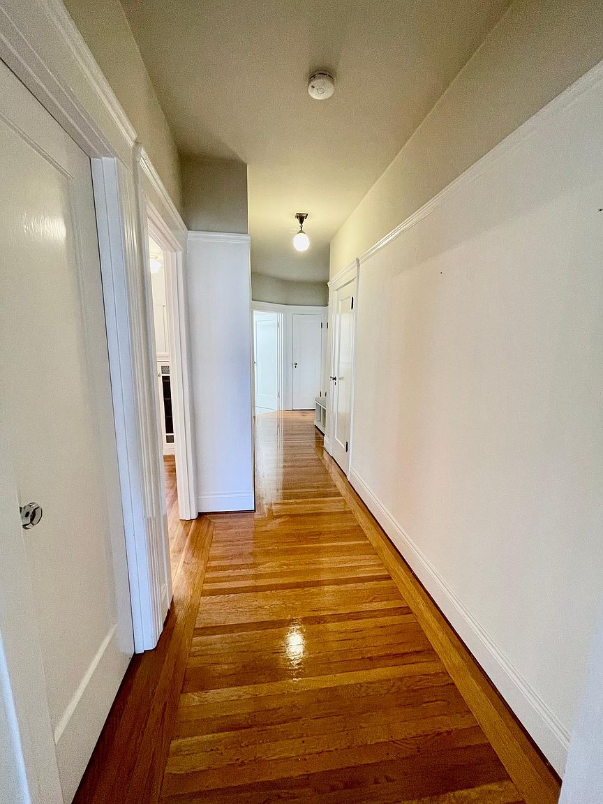 1375 Green St photo 4