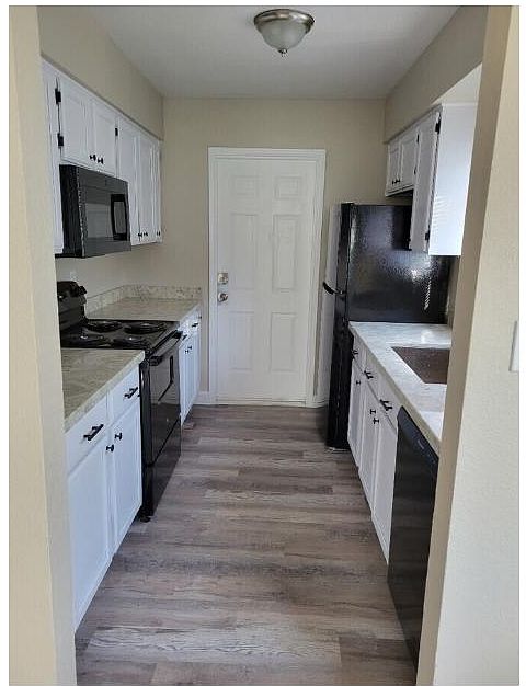 371 W Spruell Ave photo 3