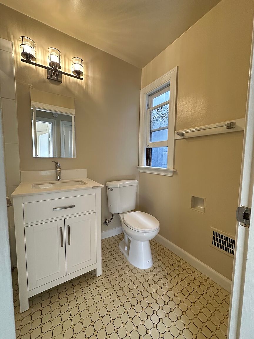 1107 Estudillo St photo 4