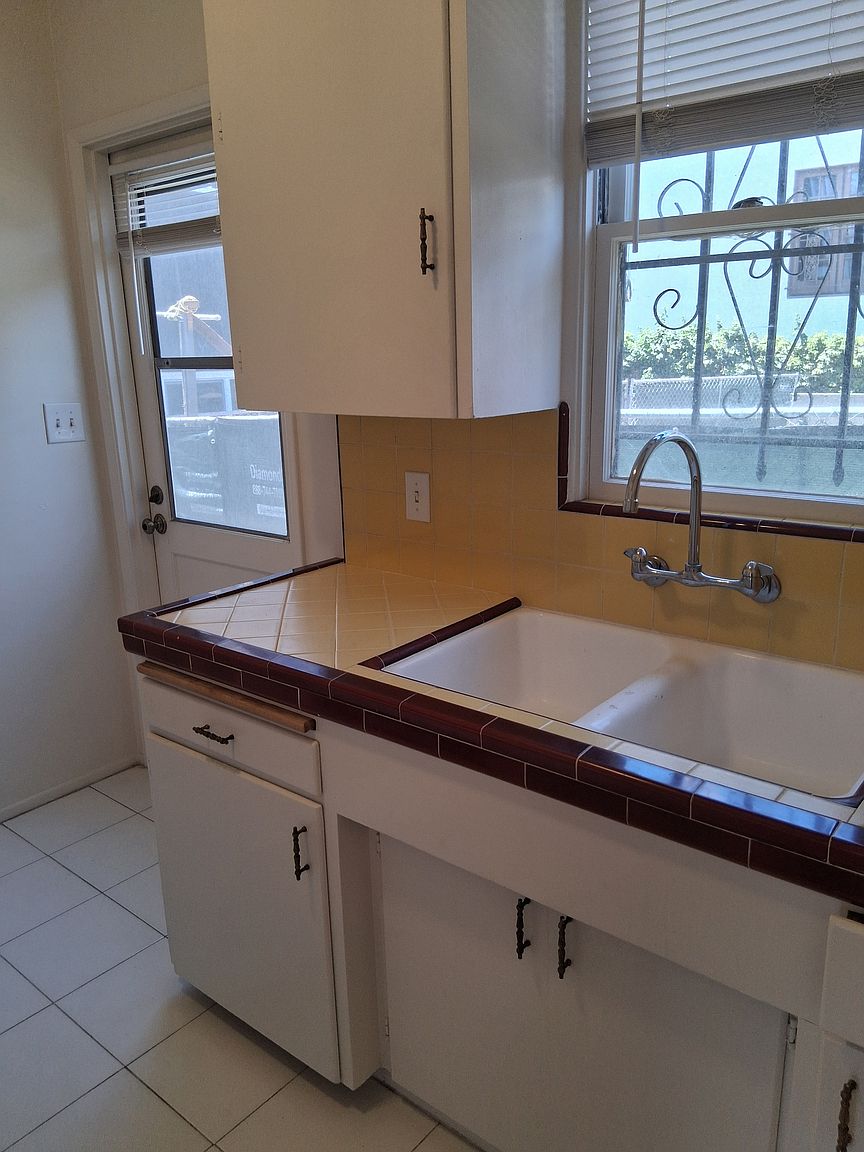 1285 Robinson Ave photo 4