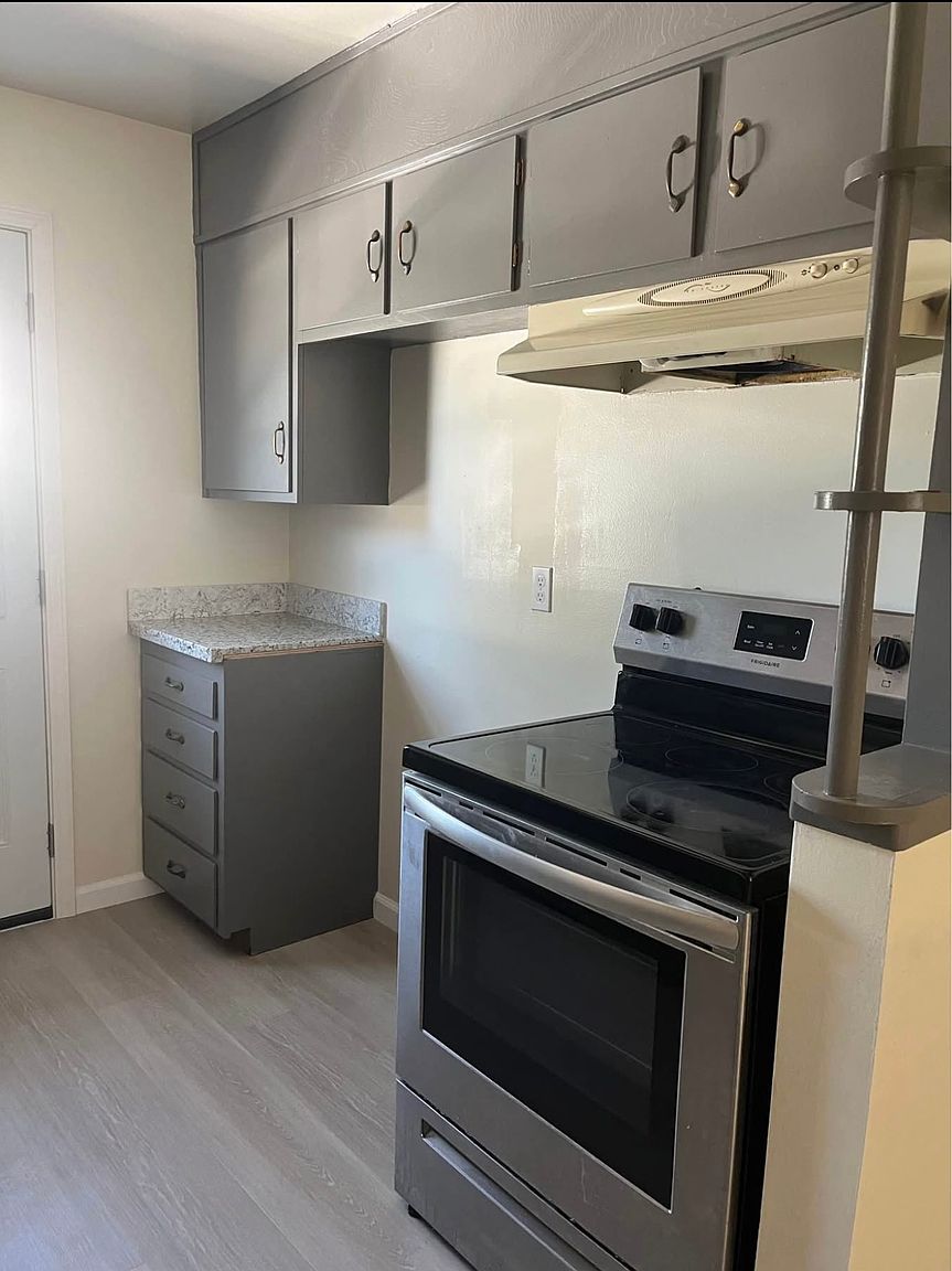 1540 Detroit Ave photo 2