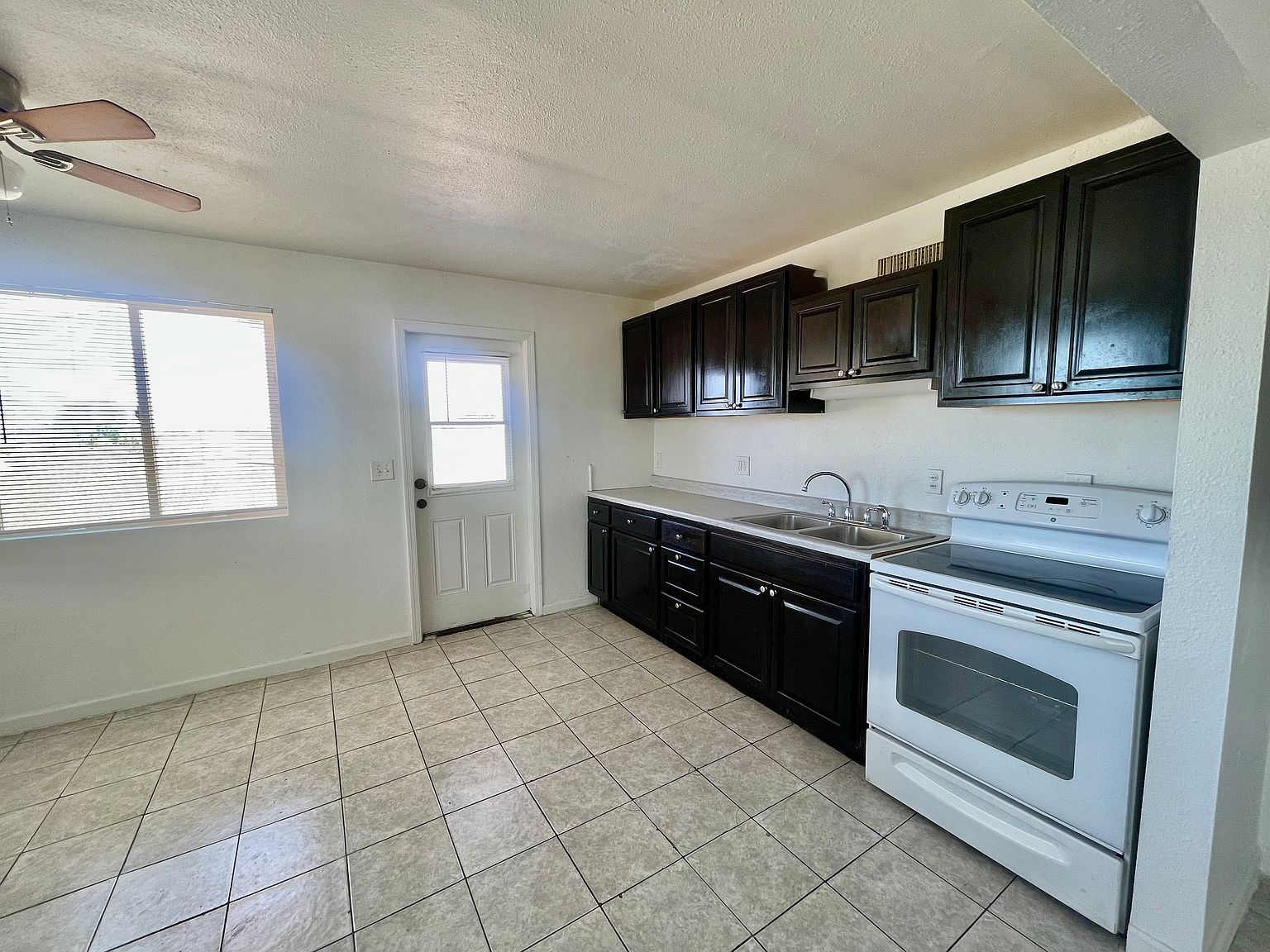 11232 N 15th Ln photo 3