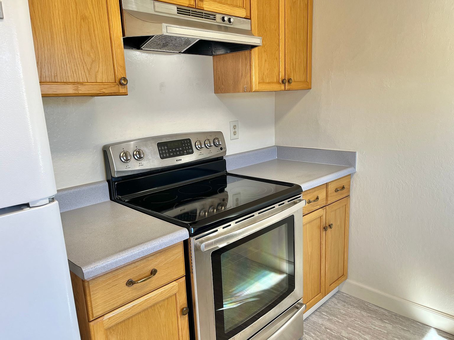 202 E J St photo 5