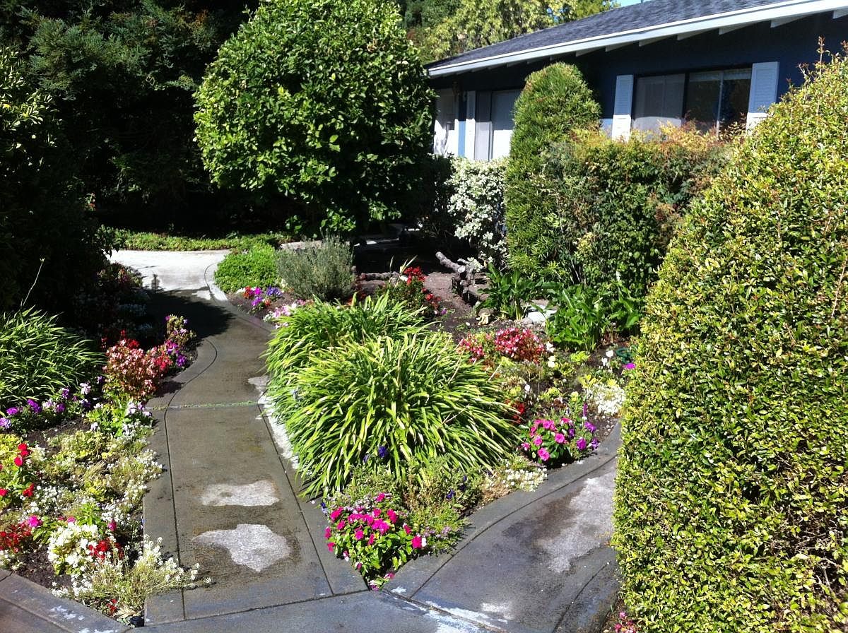 218 Murlagan Ave photo 2