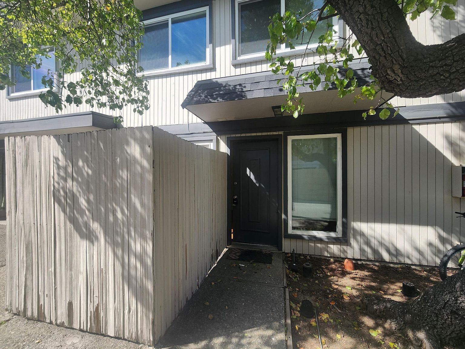 2BR/2BA Townhouse on Fairlands Dr · Pleasanton photo 4