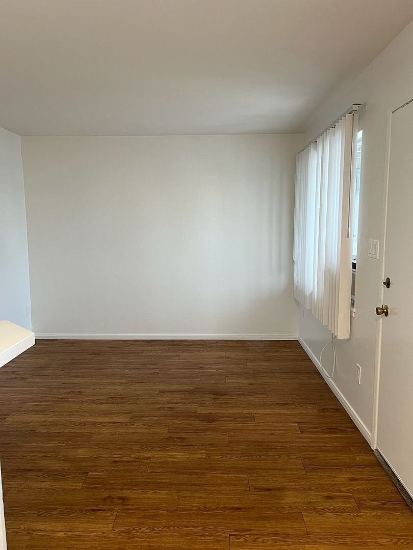 266 Landis Ave photo 5