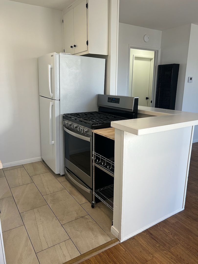 266 Landis Ave photo 4