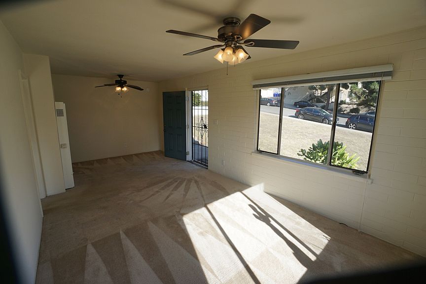 3911 Riviera Dr photo 2