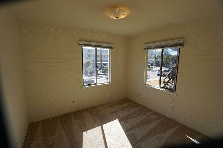 3911 Riviera Dr photo 4