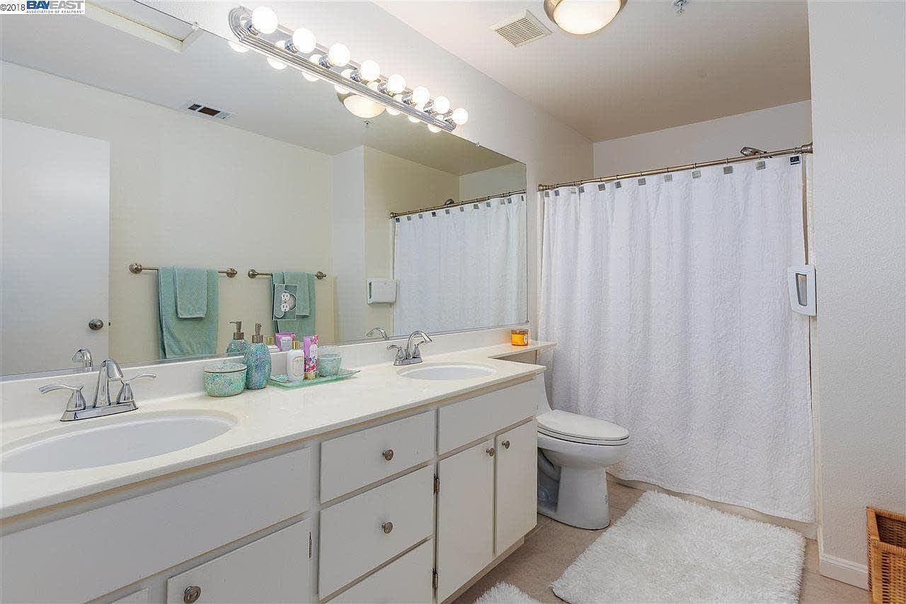 680 Atherton Pl photo 2