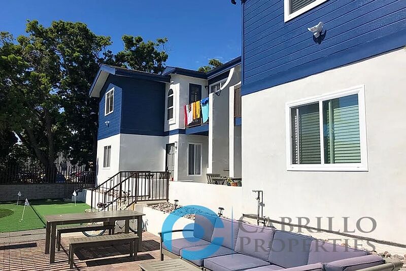 1016 Hornblend St photo 3