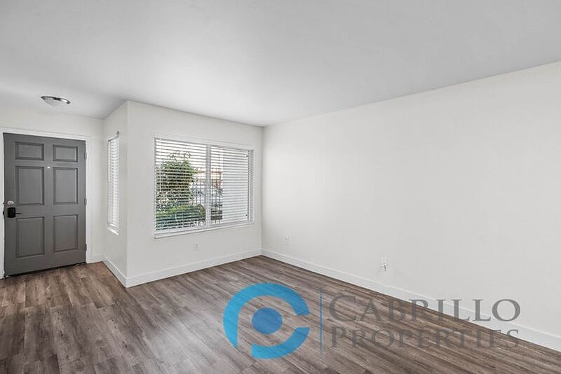 1016 Hornblend St photo 5