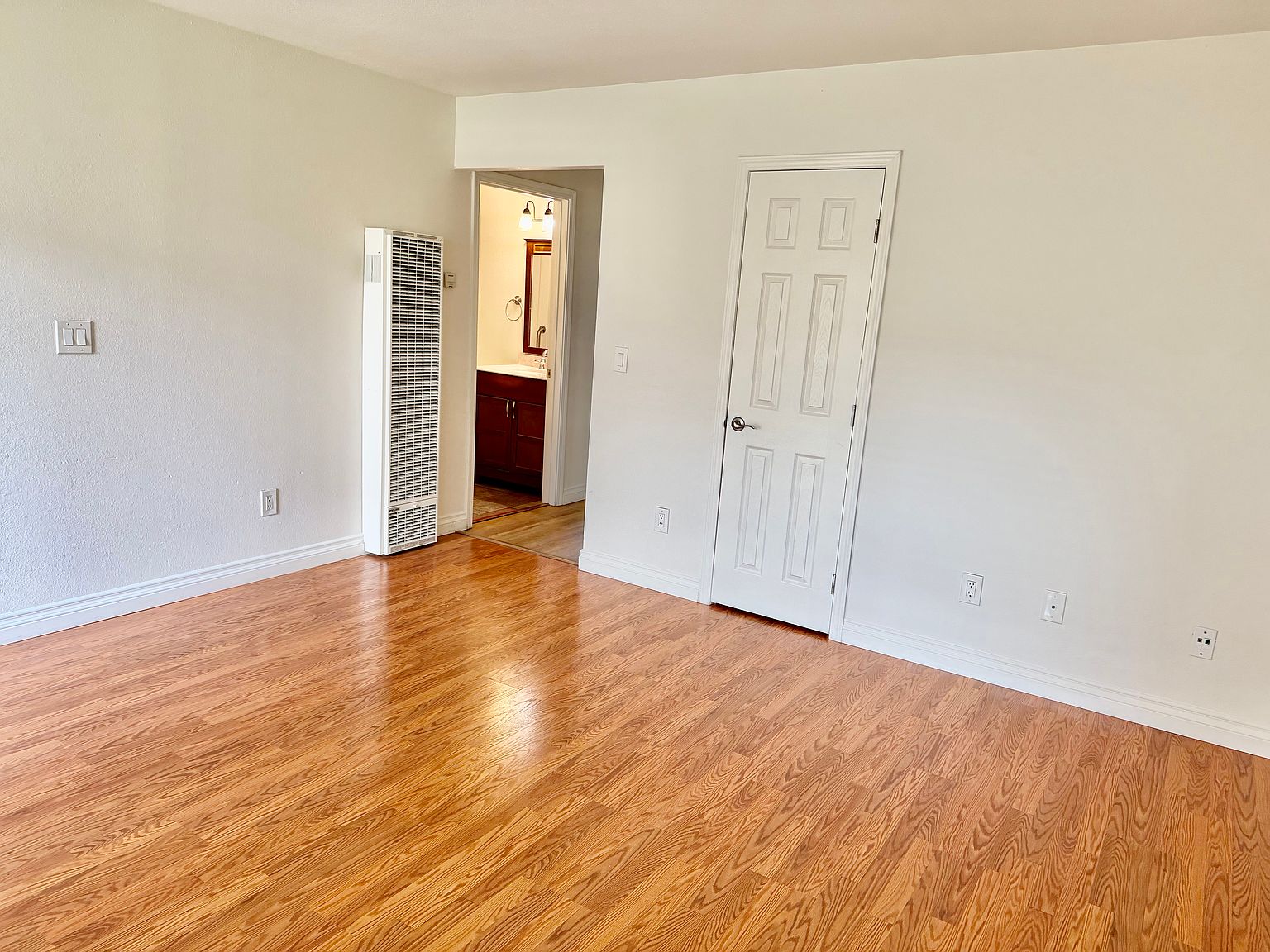 260 Lloyd St photo 5