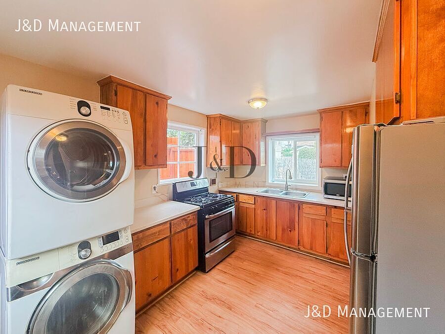 574 McIntosh St photo 3