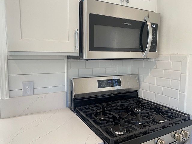 1021 Hornblend St photo 3