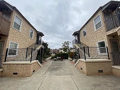 2239 Garnet Ave photo 2