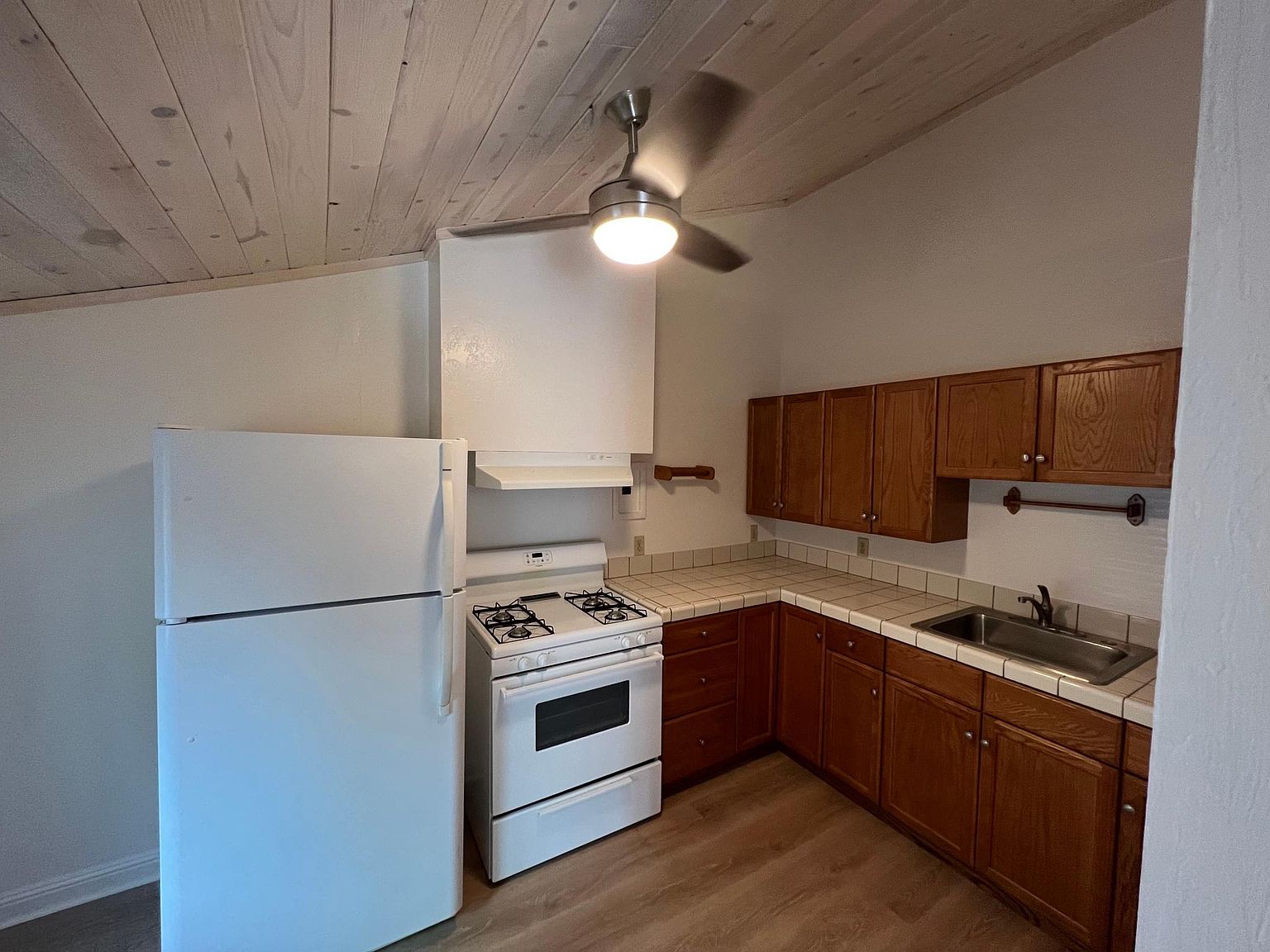 2275 Mount Pleasant Rd photo 2