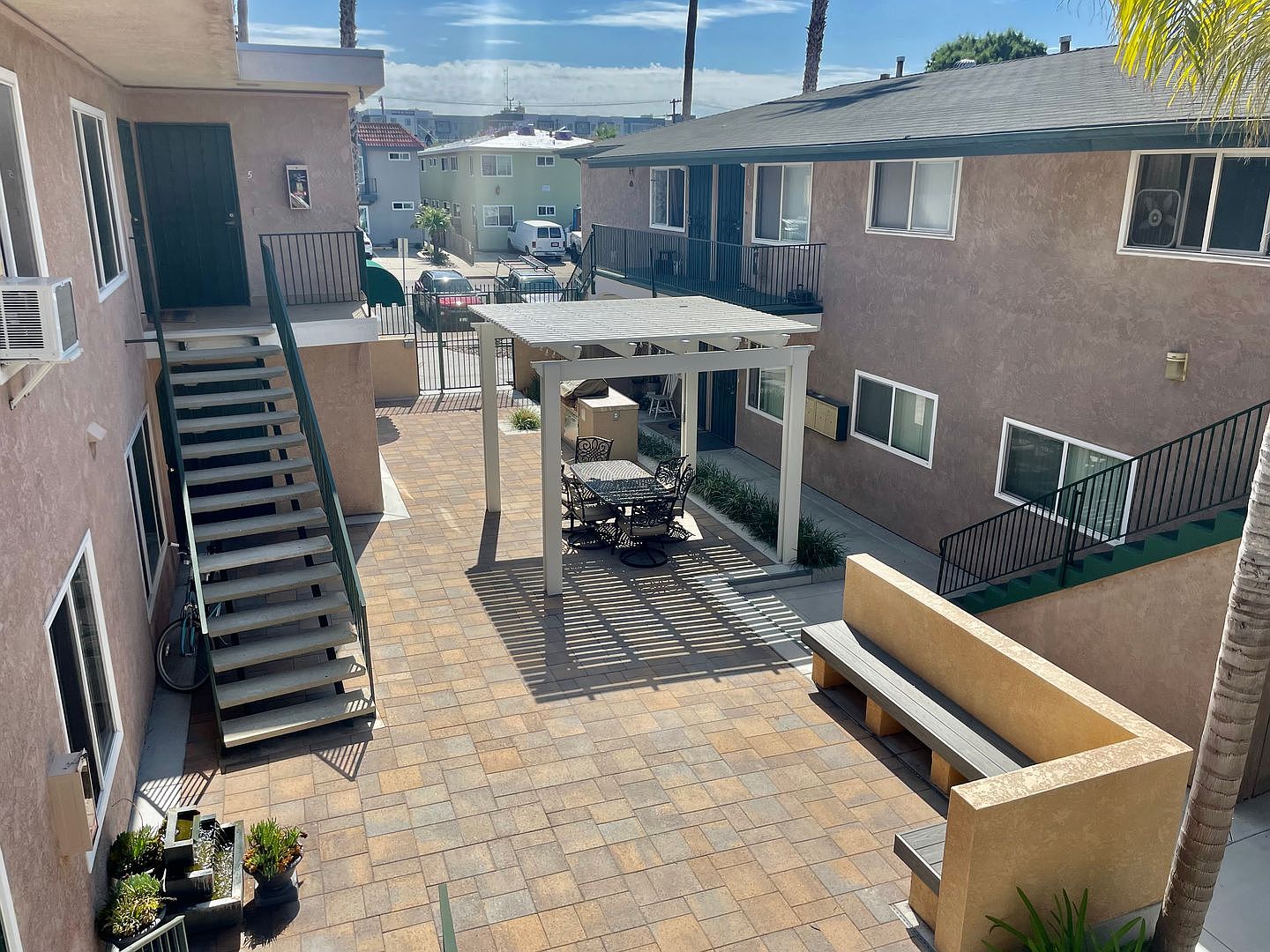 2 beds  2.0 baths (984 sqft) photo 5