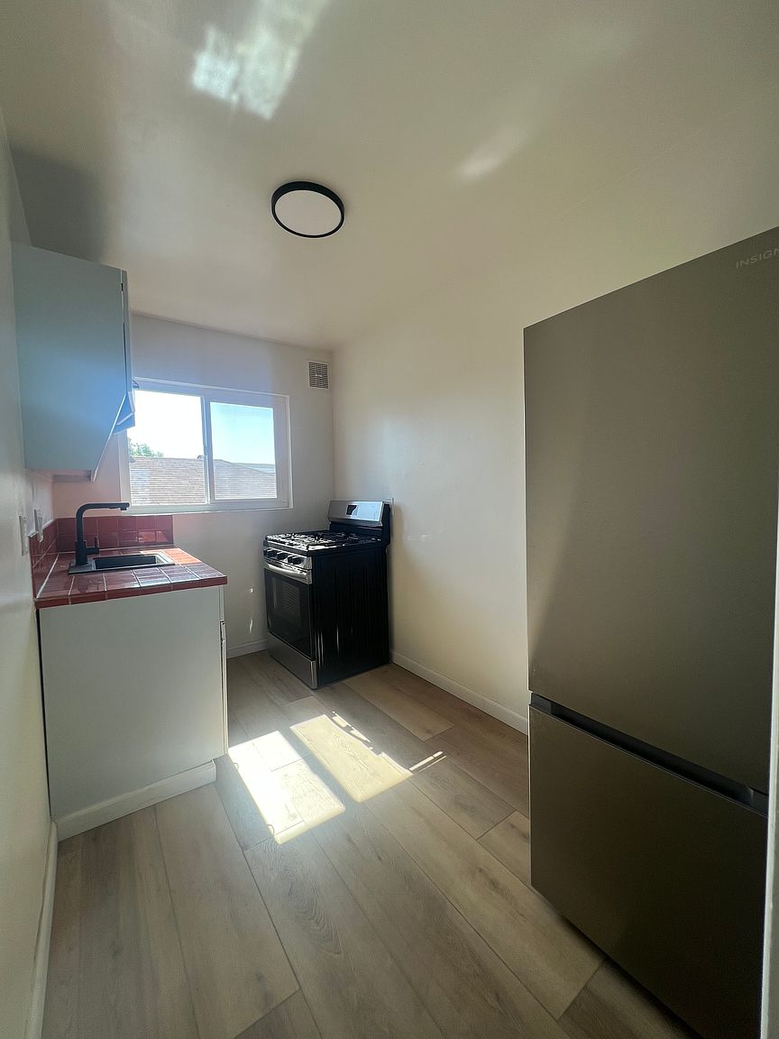 3185 Madison Ave photo 5