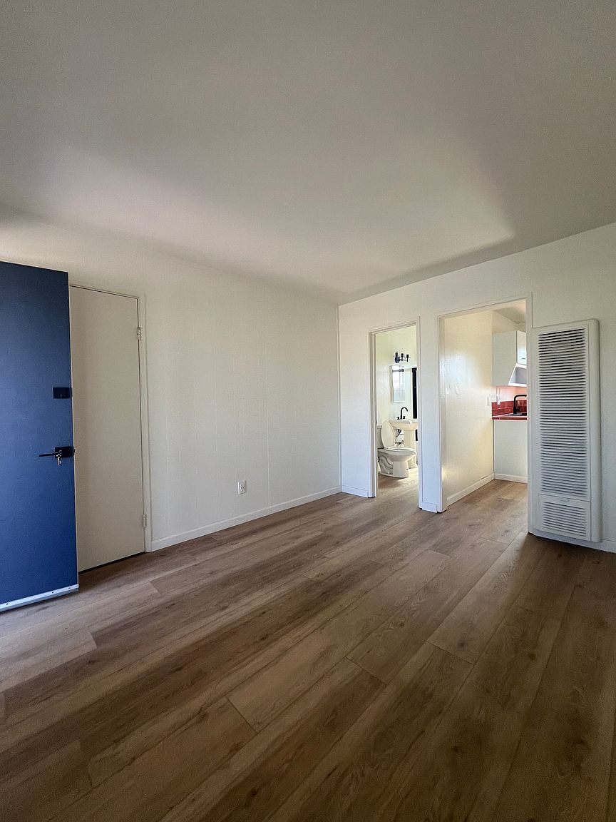3185 Madison Ave photo 2