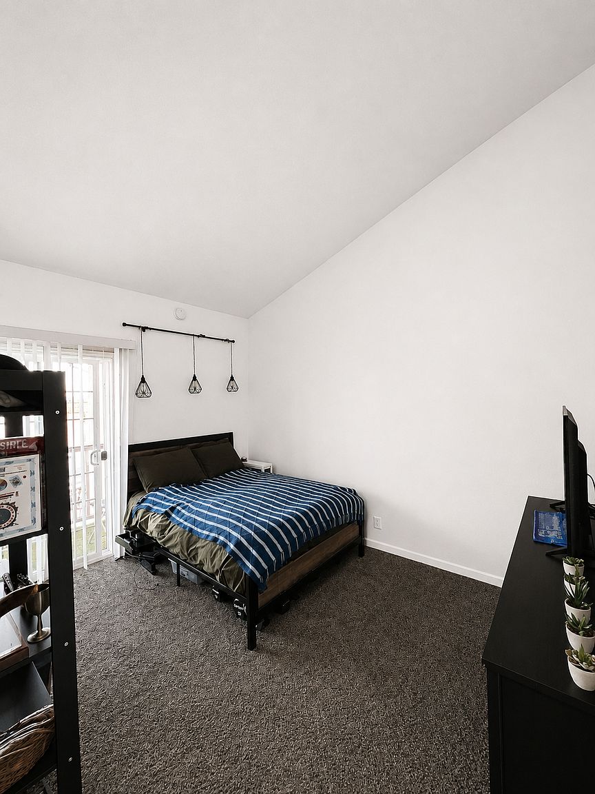 4070 Iowa St photo 5