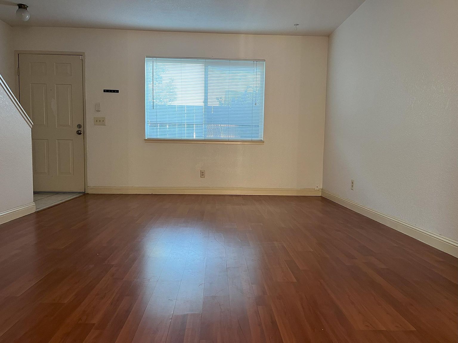 22807 Grand St photo 5