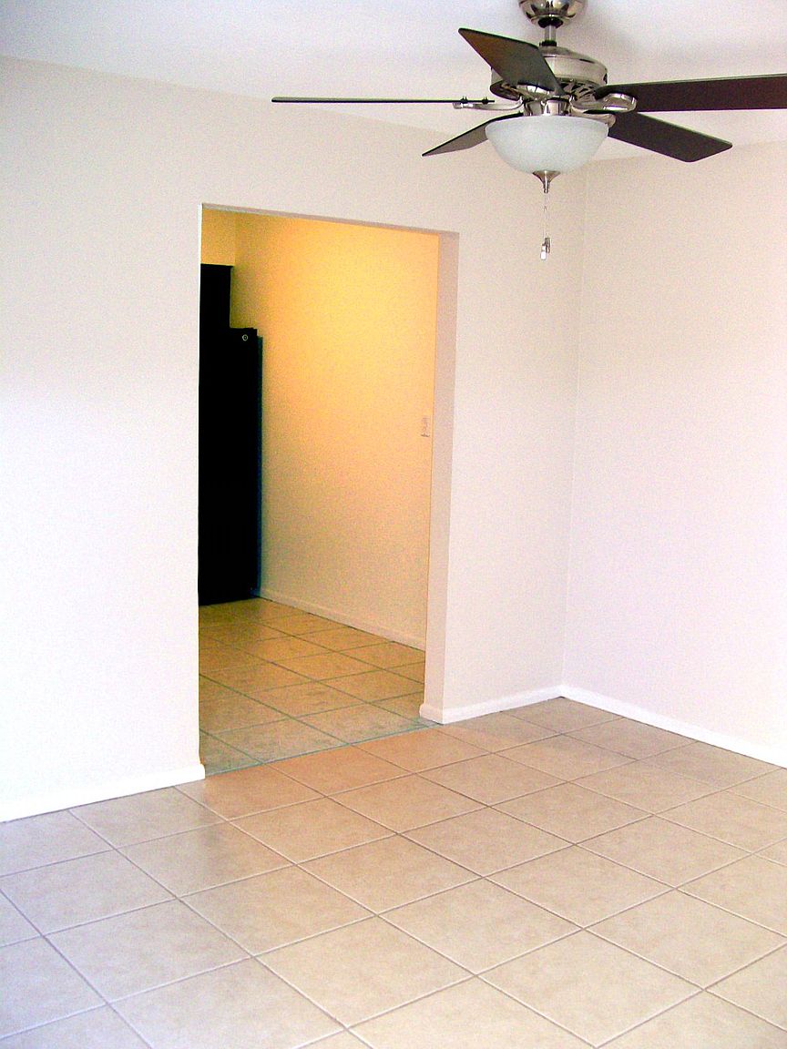 325 S Westfall Ave photo 3