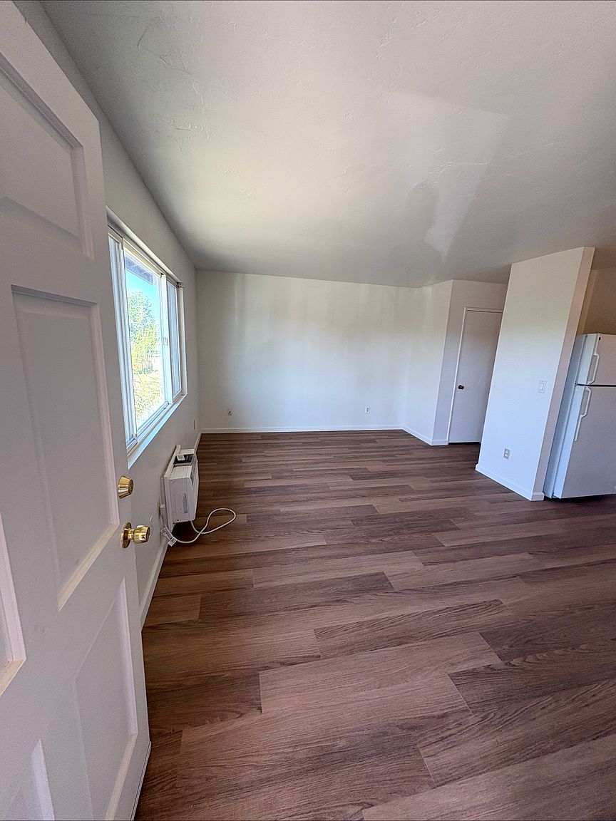 504 E Lexington Ave photo 3