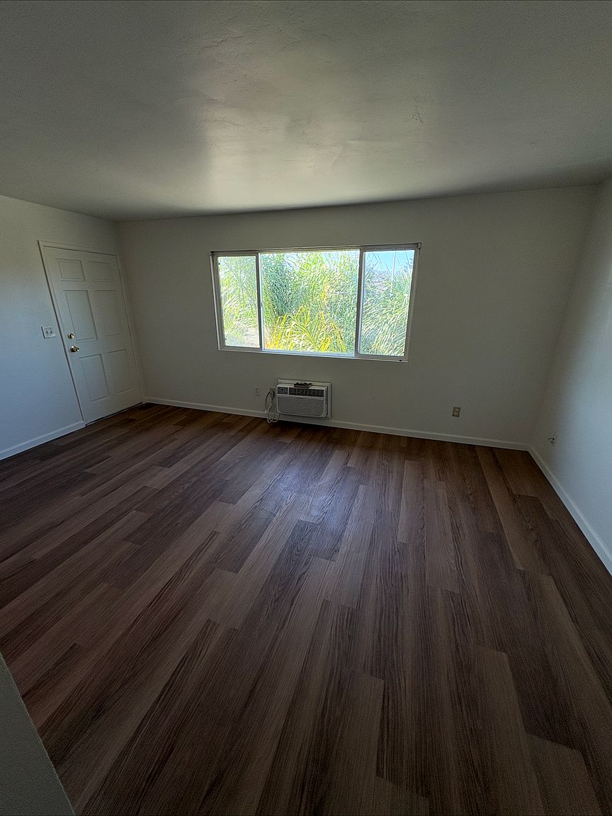 504 E Lexington Ave photo 4