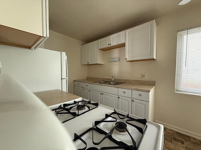 2144 30th St photo 3