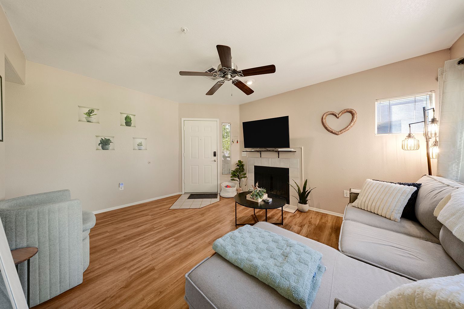 1295 N Ash St Gilbert, AZ 85233 photo 2