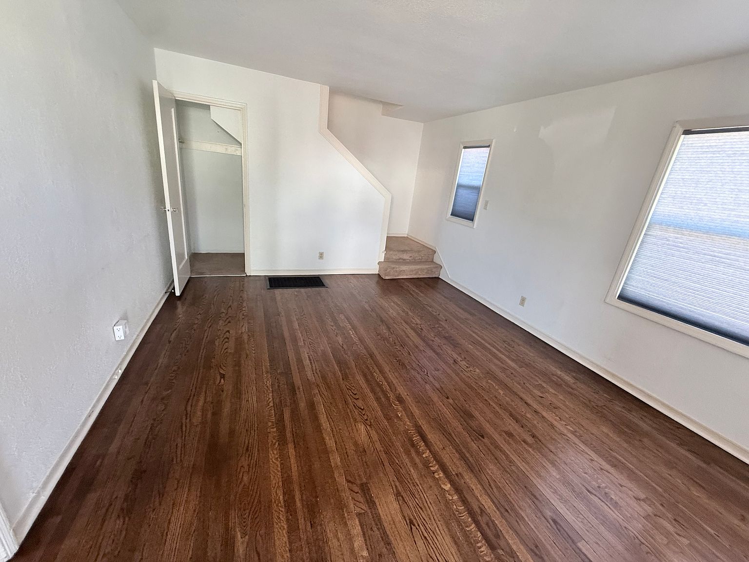1147 54th St photo 4