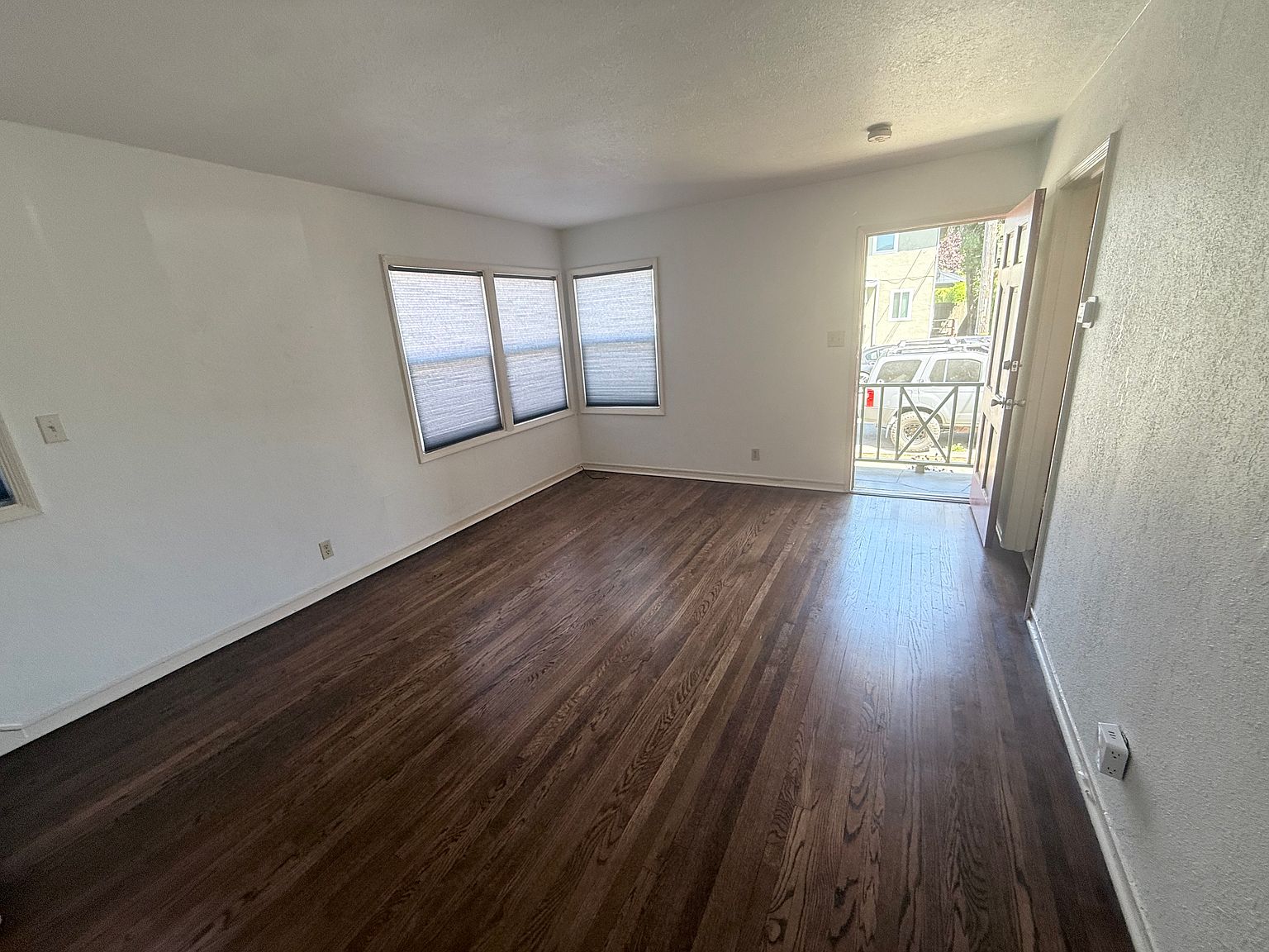 1147 54th St photo 3