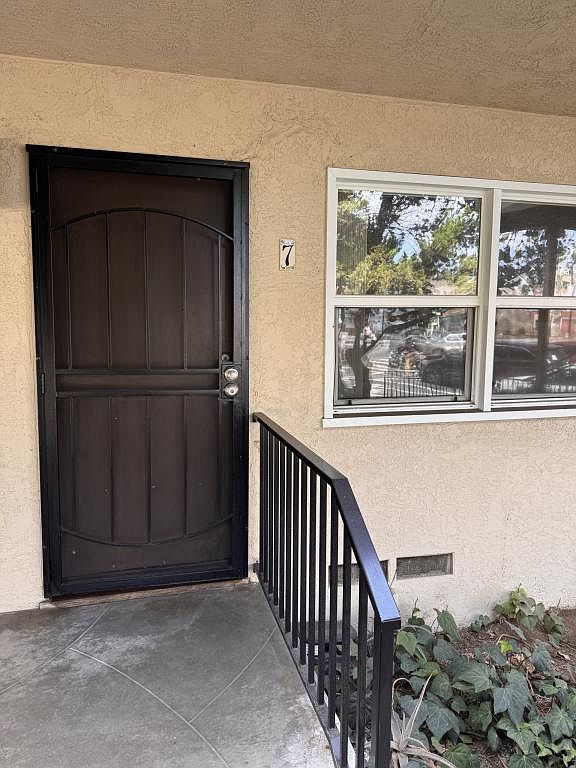 5090 College Ave photo 2